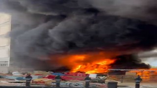 İzmirde inşaat halindeki okulun bahçesinde yangın