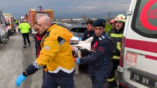 İzmirden Denizliye turnuvaya gelen öğrenciler kaza yaptı: 2 ölü, 26 yaralı