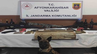 Kaçak alkol baskınına giden jandarma silah, uyuşturucu ve harita ele geçirdi