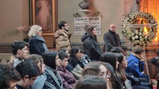 Kadıköyde bıçaklanarak öldürülen İtalyan şefin oğlu için kilisede anma töreni düzenlendi