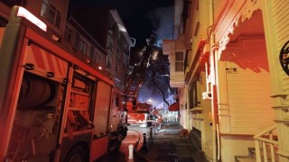 Kadıköyde metruk binada çıkan yangında 1 kişi hayatını kaybetti