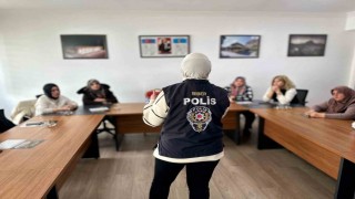Kadınlara güvenli internet kullanımı anlatıldı