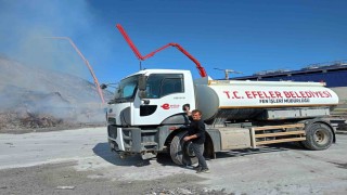 Kağıt fabrikası yangınına Efelerden tanker desteği