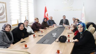 Kahraman kurslarda görev alacak öğretmenlerle bir araya geldi
