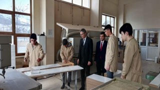 Kahraman Mesleki ve Teknik Anadolu Lisesinin atölye çalışmalarını takip etti