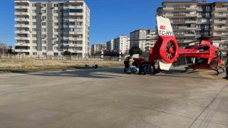 Kalp krizi geçiren hasta ambulans helikopterle hastaneye yetiştirildi