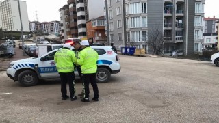 Kamyonet ile otomobil çarpıştı, 2 yaralı