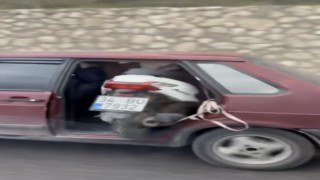 Kapısız araçta motosiklet taşıdı, gören dönüp bir daha baktı