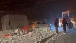 Kar ve tipi nedeniyle mahsur kalan vatandaşı ekipler kurtardı