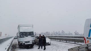 Kar yağışı D-100de kazaları beraberinde getirdi