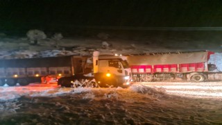 Kar yağışı nedeniyle Mazıdağı-Derik yolu ulaşıma kapandı
