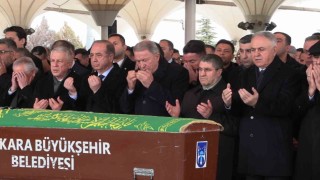 Kara Kuvvetleri Komutanı Orgeneral Bayraktaroğlunun annesi son yolculuğuna uğurlandı