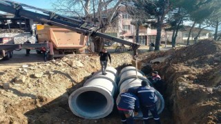 Karacasuda beton büzler yer altına indirildi