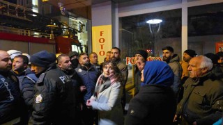 Karakoçan Belediyesine asılan pankart Valilik kararı ile indirildi