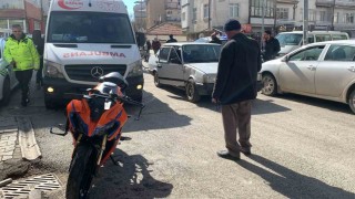 Karamanda Fiat Tofaş otomobille çarpışan motosikletli yaralandı