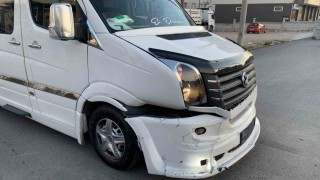 Karamanda okul servisi ile otomobil çarpıştı: 1 yaralı