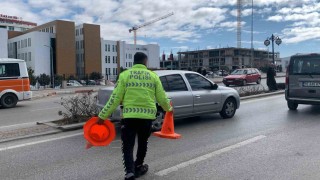 Karamanda otomobilin çarptığı 9 yaşındaki çocuk yaralandı