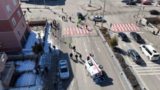 Karamanda otomobille çarpışan ambulans devrildi: 3ü sağlık görevlisi 5 kişi yaralandı