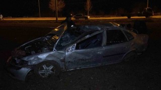 Karamanda tarlaya takla atan otomobilin sürücüsü yaralandı