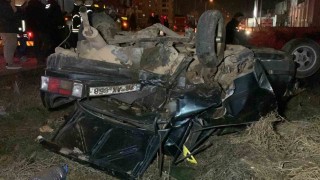 Karamanda Tofaş otomobilin hurda yığınına döndüğü kazada 2 kişi yaralandı