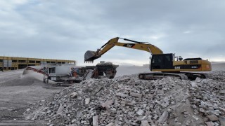 Karatayda parke, bordür taşları ve beton atıkları geri dönüştürülüyor