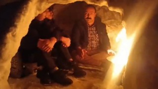 Kardan ev yapıp içinde ateş yaktılar