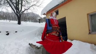 Kardan kadın yapıp yöresel kıyafet giydirdiler