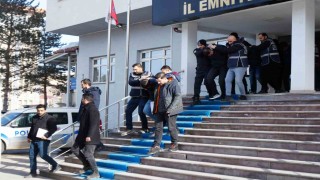 Karı koca ve bacanağın kurduğu dolandırıcı çetesini Bayburt polisi 40 günde çökertti