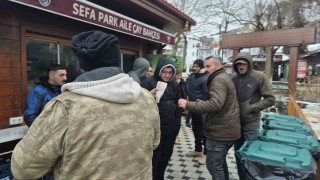Karla mücadele ekiplerine sucuk ekmek