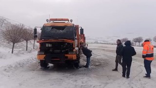 Karla mücadele kamyonu alevlere teslim oldu