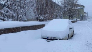 Karlıovada kar hayatı olumsuz etkiledi, 47 köy yolu ulaşıma kapandı