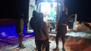 Karsta ekipler 1 metre karı aşarak hastayı hastaneye ulaştırdı