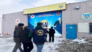 Karsta haklarında hapis cezası olan 2 kişi yakalandı