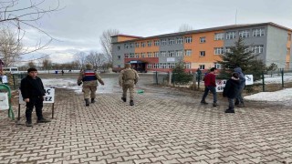 Karsta jandarmadan Huzurlu Okul Önleri ve Huzurlu Sokaklar uygulaması