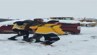 Karsta köyde mahsur kalan hasta hastaneye ulaştırıldı