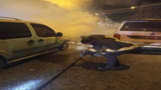Karsta seyir halindeki araç alevlere teslim oldu