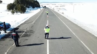 Karsta sivil trafik ekipleri yolcu otobüslerini radarına aldı