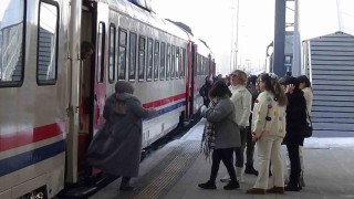 Karstan Erzuruma dolu dolu tren yolculuğu