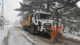 Kartal Belediyesi ekipleri karla mücadele çalışmalarını aralıksız sürdürüyor