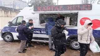 Kartal Belediyesinden vatandaşlara sıcak çorba ikramı