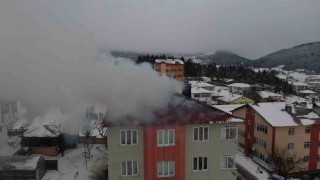 Kastamonuda 4 katlı apartmanın çatısı yandı