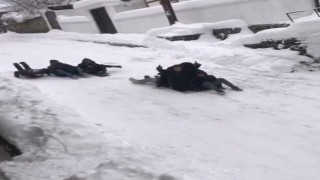 Çocuklar Karın Tadını Kızaklarla Çıkardı