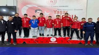Kavaklı minik güreşçiler grekoromende ‘yıldız oldu