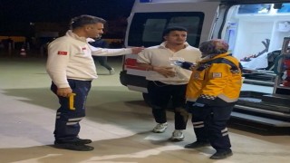 Kavgayı ayırmak isterken bıçaklandı