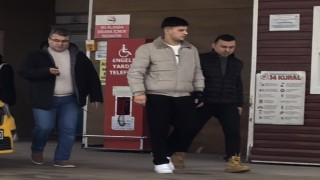 Kavgayı ayırmaya çalışan genç bıçaklandı, şüpheli yakalandı