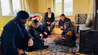Kaymakam Akbulut, 6 Şubat depreminde hayatını kaybeden Çivrilli öğretmeninin ailesini ziyaret etti