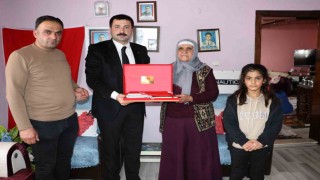 Kaymakam Karali şehit ailesini ziyaret etti