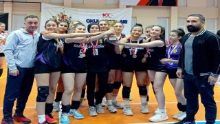 Kayseri Küçük Kızlar Voleybol Liginde kupalar sahibini buldu