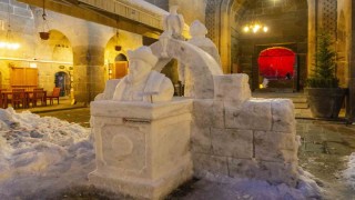 Kayseride kar, I. Alaaddin Keykubatın heykelinde sanata dönüştü