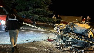 Kazada hurdaya dönen otomobilin sürücüsü hayatını kaybetti